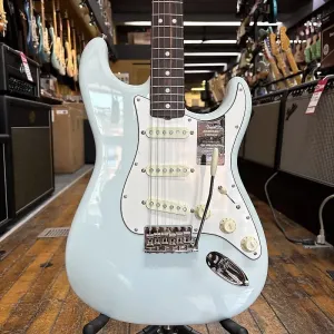 Электрогитара Fender American Vintage II 1965 Stratocaster Sonic Blue с жестким кейсом