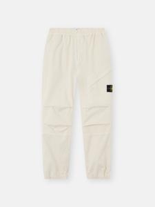 Свободные спортивные брюки с карманами на кнопках и молнии Stone Island 3100036 STRETCH ORGANIC BROKEN TWILL COTTON 'OLD' EFFECT, слоновая кость