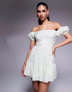 Эксклюзивное мини-платье Kaiia с вышитым лифом Bardot и рукавами-буфами, многоуровневое, в цвете шалфея