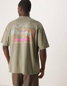 Футболка свободного кроя ASOS DESIGN цвета хаки с принтом на спине