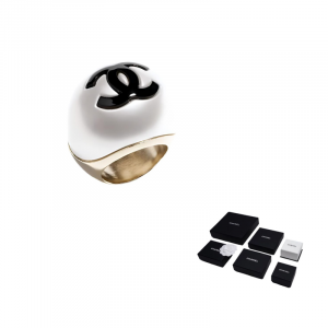 CHANEL Кольцо из смолы женское белое