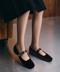 Балетки «Мэри Джейн» с металлической пряжкой Lando Charles & Keith, цвет Blacktextured