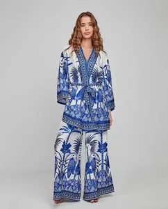 Длинный халат с рукавами 3/4 из атласной ткани с тропическим принтом Gisela, мультиколор