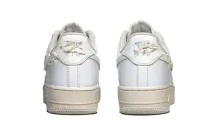 Женские кроссовки для скейтбординга Nike Air Force 1, White