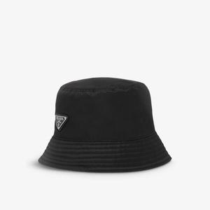 Панама из переработанного нейлона с бляшкой-логотипом Prada, черный