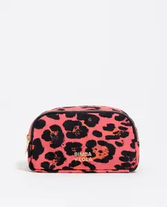 Косметичка нейлоновая с принтом Леопард, электрически-розовая Bimba y Lola