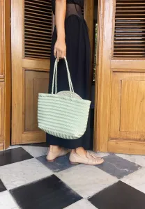 Полевые цветы в ее волосах, шлепанцы L37, Nude