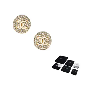 Серьги-гвоздики с зимним узором 21K CHANEL