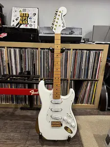 Fender MIJ Limited Edition Ken Signature Stratocaster Experiment #1 2023 - белый / золотой