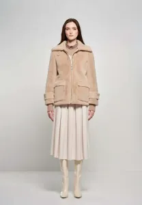 С короткой зимней курткой Bomboogie, Sandshell