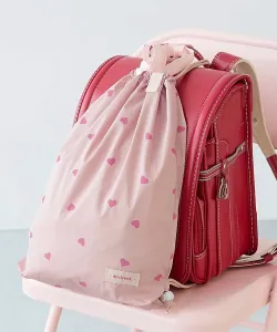 Рюкзак с дизайном в виде сердечек, который можно носить поверх школьного рюкзака. Детская одежда. Коллекция весна/лето 2016 Devirock, цвет 004-Pink