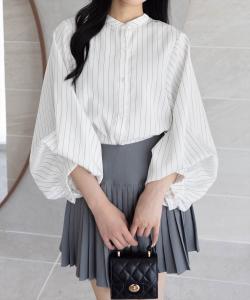 Полосатая блузка с длинными рукавами и несколькими рядами рукавов