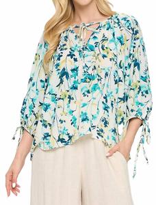 Цветочная блузка в бело-зеленой гамме Reneec.