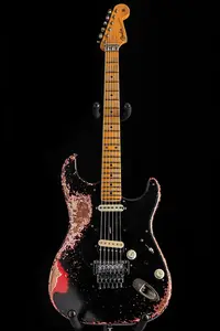 Fender Custom Shop 1957 Strat Ultimate Relic Floyd Rose Super Faded/Состаренный черный поверх Hot Rod Red, мастера Kyle McMillin