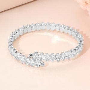 Регулируемый вечерний браслет с кластерными звеньями из фианитовых камней маркиза Fashnzfab, прозрачный/серебряный