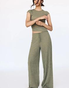 Широкие креповые брюки Pull&Bear цвета светло-хаки