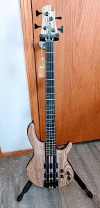 Бас-гитара Cort A4 Ultra Ash с 4 струнами и сквозным грифом, с футляром Cort *B-Stock