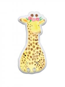 Плюшевая игрушка-подушка в виде жирафа с цветочным венком, без надписей, белого цвета