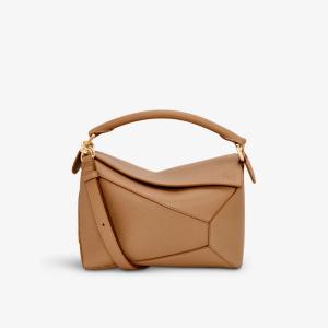 Маленькая кожаная сумка через плечо Puzzle Loewe, цвет toffee