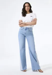 Селия широко расставила ноги Garcia, Light Used