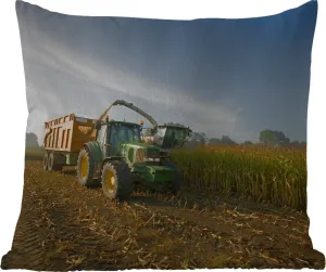 Подушка для улицы - Трактор - Прицеп - Кукуруза - Зеленый - Загородный - 45 x 45 см - Водонепроницаемая - Подушка для отдыха - Фотоподушка - Декоративная подушка MuchoWow