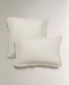 Наволочка Zara Home Cotton Cushion With Embroidered Ruffle Trim, 50x50 см, кремовый