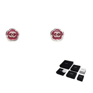CHANEL Серьги-гвоздики унисекс розовые
