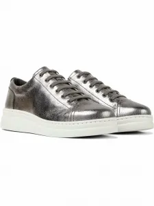 Кемпер (второе место) / Кожаные кроссовки