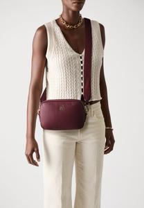 Сумка кросс-боди Tommy Hilfiger POPETTE SOFT CAMERA BAG, Deep Rouge/Bordeaux
