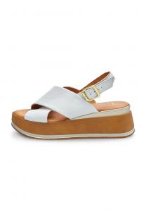 Босоножки на танкетке Platform sandals Bata, белый