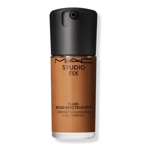Тональный крем Studio Fix Fluid SPF15 с матирующим эффектом и контролем жирности кожи на 24 часа. MAC, NC47 (deepest neutral with golden undertone for deep dark skin)
