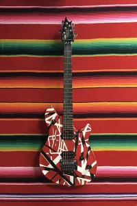 EVH Striped Series Wolfgang Special Striped 2024 - Красный/Черный/Белый