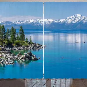 Пейзажная штора ARANDE, Голубая вода озера Тахо, заснеженные горы, сосновые скалы, расслабляющий берег, 280 x 245 см, светло-голубой, зеленый, серый Abakuhaus