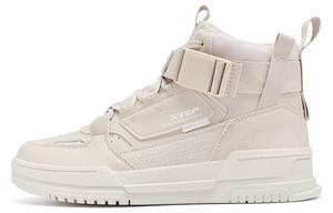 Скейтбординговые туфли женские высокие с белым оттенком Xtep