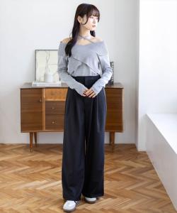 Топ с двусторонней перекрестной ребристой вязкой спереди <<Новинка>>