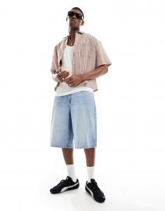 Мешковатые джинсовые шорты-бермуды Bershka средне-синего цвета