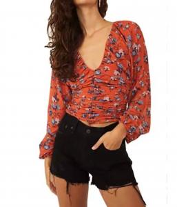 Новая блузка с V-образным вырезом Final Rose в комбинации ржавых оттенков Free People