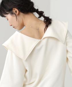 Толстовка с большим воротником, сгибающаяся в двух направлениях