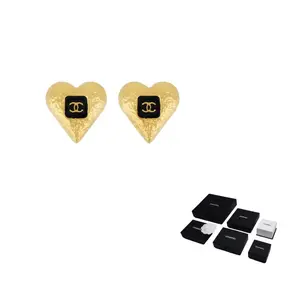 Золотые серьги-гвоздики для женщин Metal Stud CHANEL