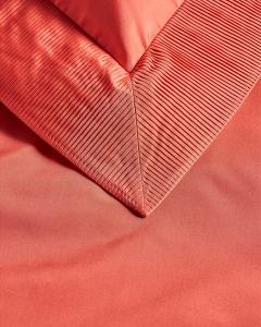 ПРЕКРАЩЕНО Ann Gish Комплект пододеяльников из шелковой тафты Ann Gish, цвет Watermelon