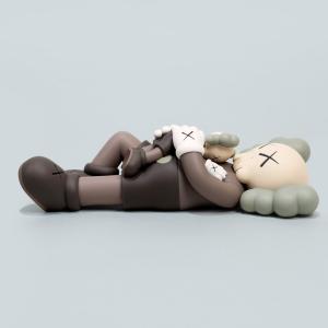Виниловая фигурка Kaws Holiday Singapore, коричневый