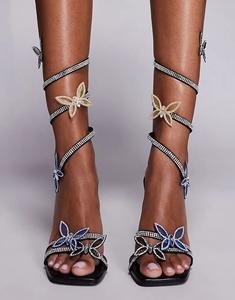 Босоножки на высоком каблуке Azalea Wang Zarya со спиралью и бабочками в черном цвете