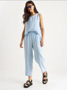 Брючный костюм Bianco Lucci, светло-голубой