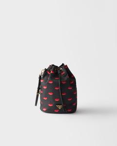 Пояс из переработанного нейлона с принтом Prada, черный