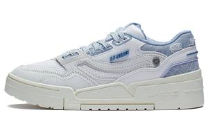 001 BTC Скейтбординг Кроссовки женские низкие белые/королевские синие Lining