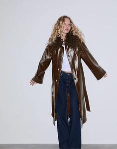 Длинный тренчкот Stradivarius из искусственной кожи коричневого цвета