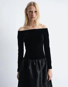 & Other Stories Платье макси с открытыми плечами и баской по низу из черного бархата и атласа