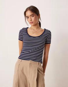 Укороченная детская футболка из хлопка Mango с круглым вырезом в полоску темно-синего цвета