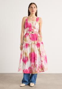 Повседневное платье SQUARE NECK BELTED MIDI DRESS DKNY, мультиколор