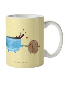 Детская кружка с рисунком кофейных зерен в пастельно-желтых тонах. Mr. & Mrs. Panda